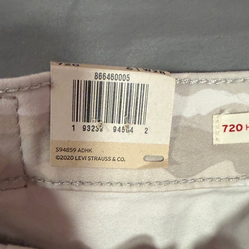 Levi's Beige Camo Pants - Picture 10 of 11